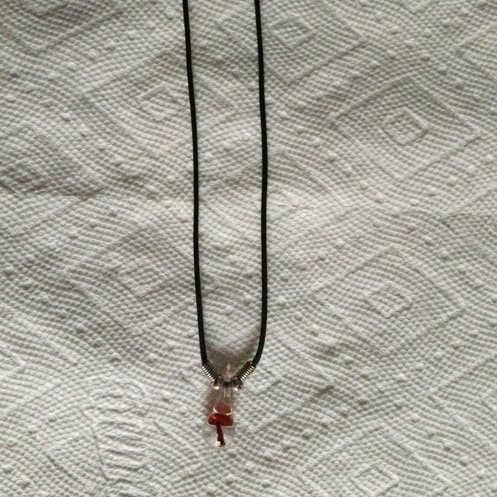 Glass pendant necklace 17"